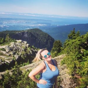 Meet your Posher, Laura